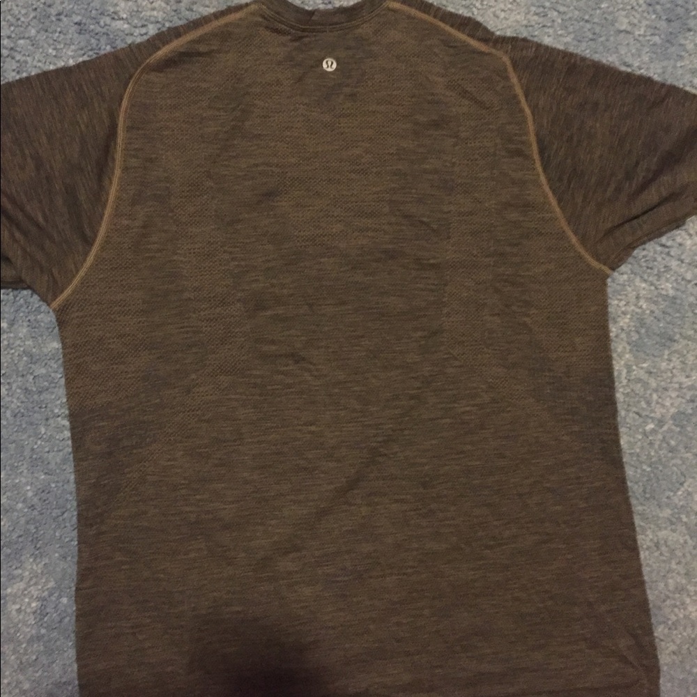 Lululemon Metal Vent Tech shirt sleeve