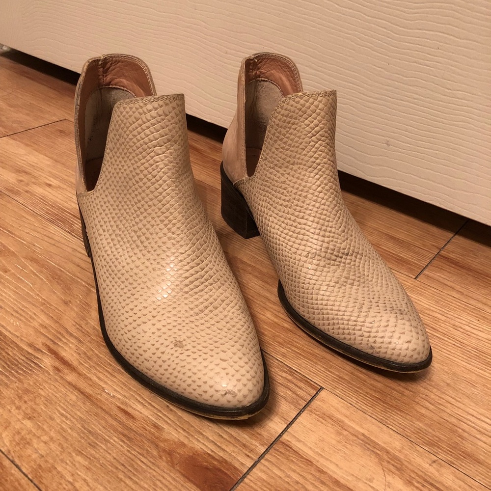Kaanas Beige Snakeskin/Suede Booties