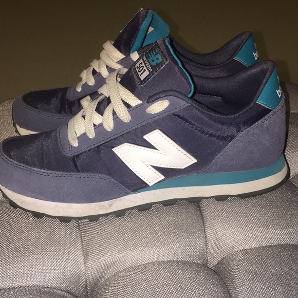 Blue New Balance sneaker - Picture 2 of 4