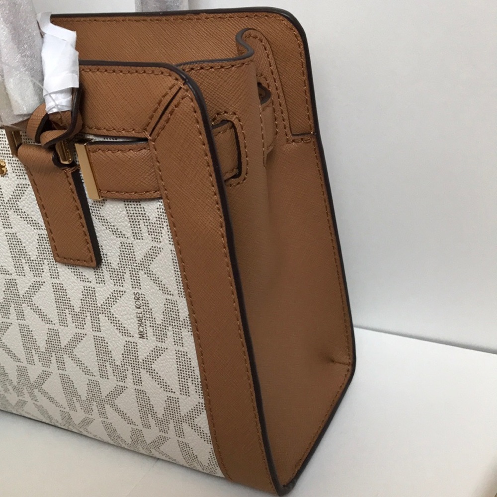 💕🍒mk Satchel🍒crossbody vanilla/acorn - Picture 3 of 8