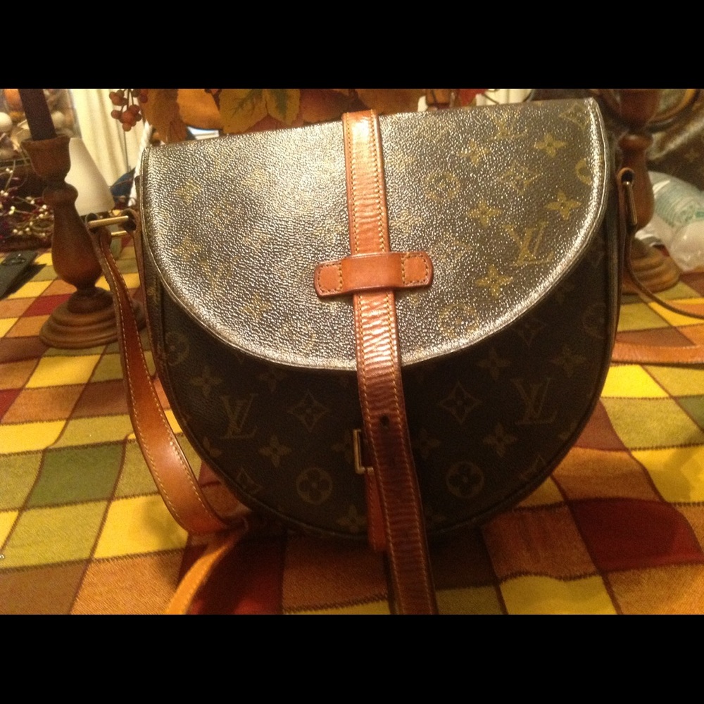 Authentic Louis Vuitton Chantilly  cross body bag