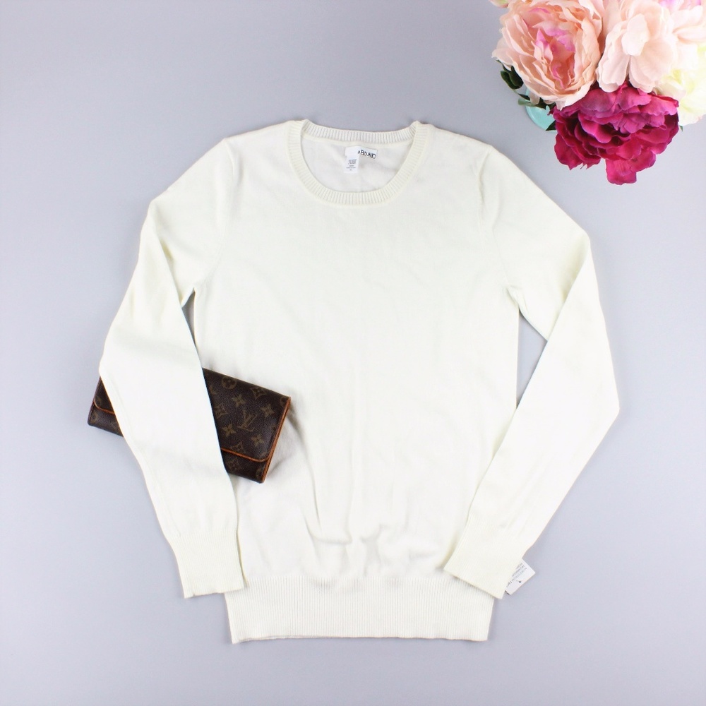 Nordstroms ABOUND white pullover crewneck sweater