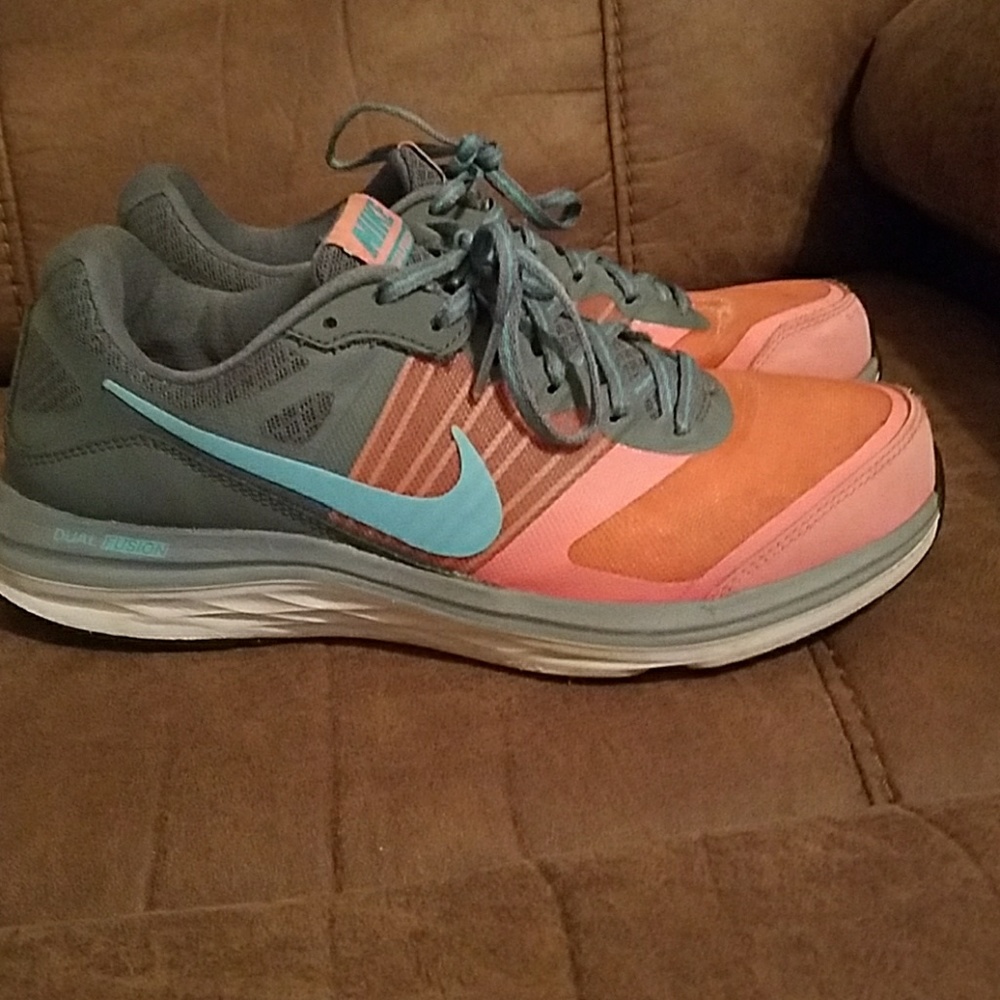 Women's Nike size 8.5 shoes