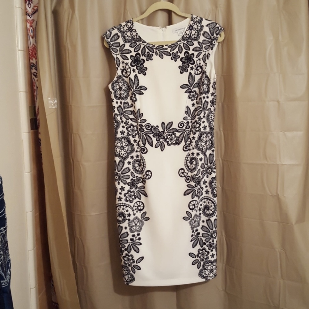 Slimming Sleeveless Dress Size 10