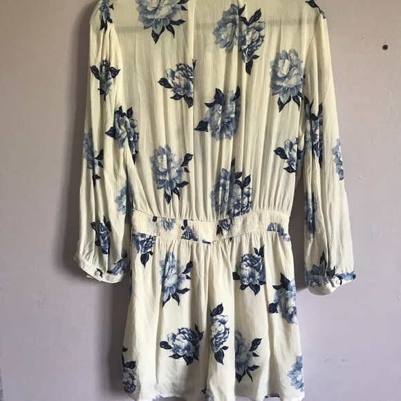 off white with blue flower romper - Picture 4 of 4