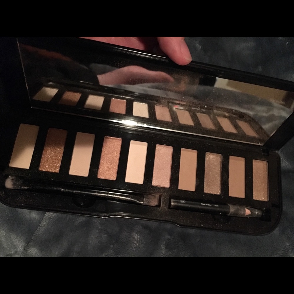 Makeover Essentials Eyeshadow Palette