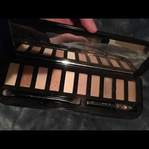 Makeover Essentials Eyeshadow Palette