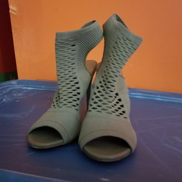 Shoe - Picture 3 of 3