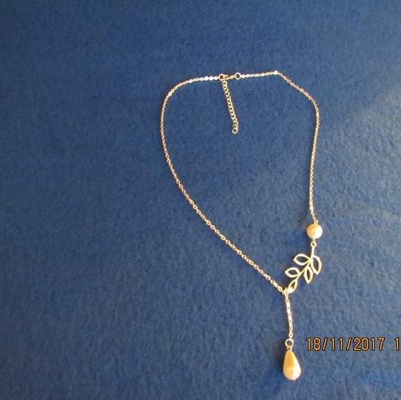 DR157.  Silver and Pearl Necklace - Picture 3 of 6