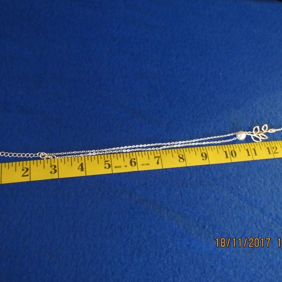 DR157.  Silver and Pearl Necklace - Picture 5 of 6