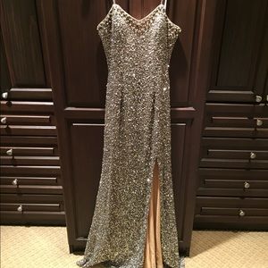 Silver sequins gown!
