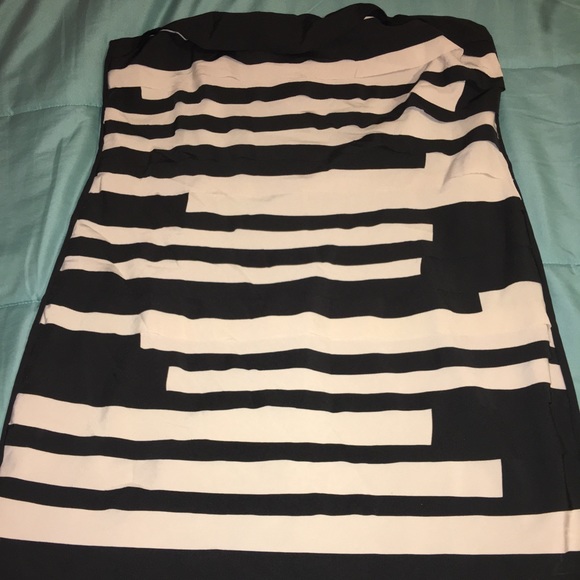 Forever 21 Dresses & Skirts - 🎉🎉🎉Sale: Black and Cream Strapless Dress