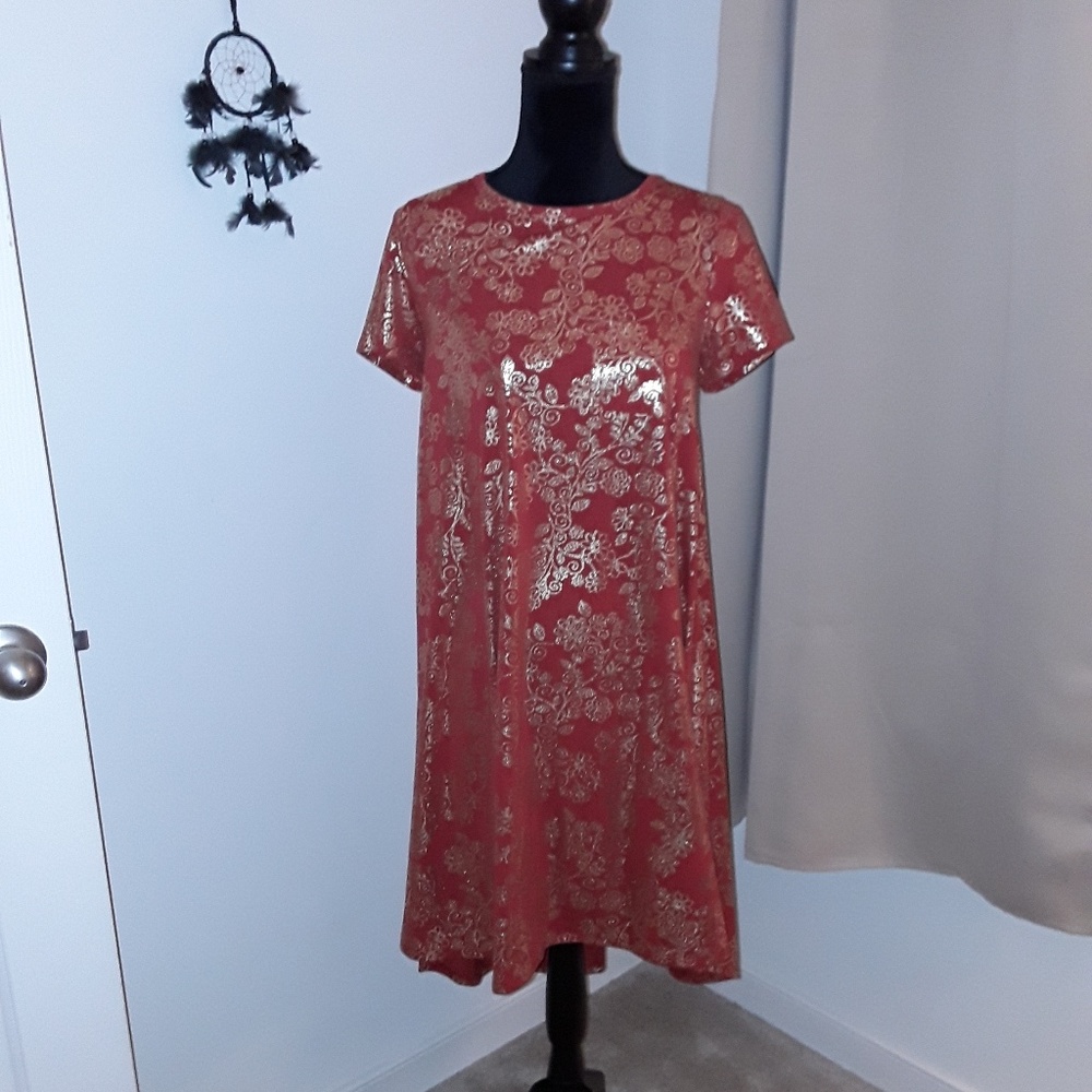 Red and Gold Elegant Carly
