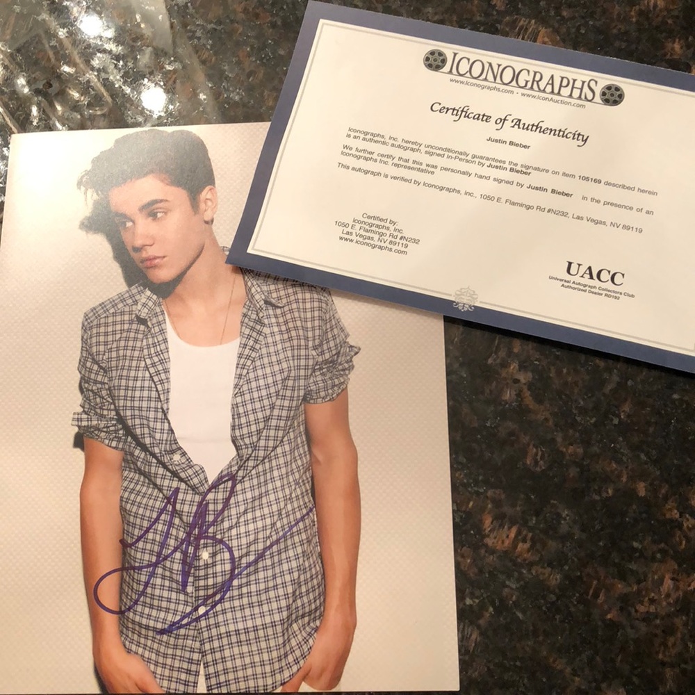 Justin Bieber autograph w authenticity certificate