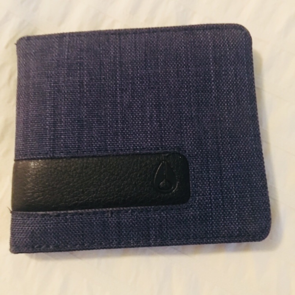 Nixon men’s wallet billfold blue