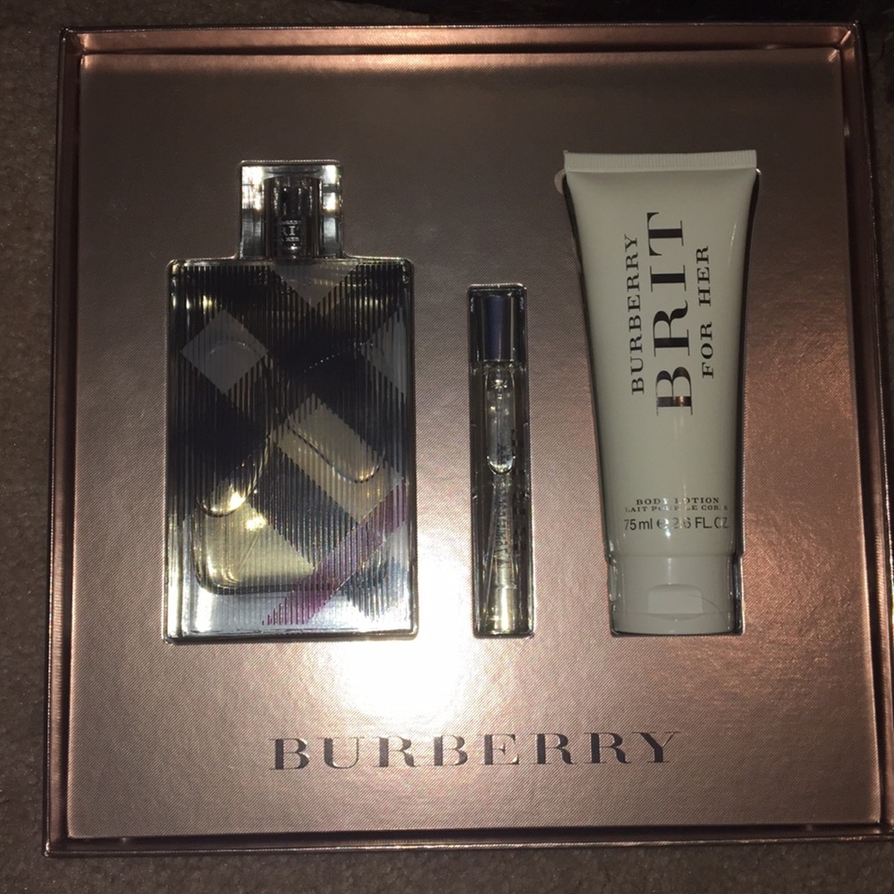 BURBERRY BRIT EAU DE PARFUM SET- BRAND NEW