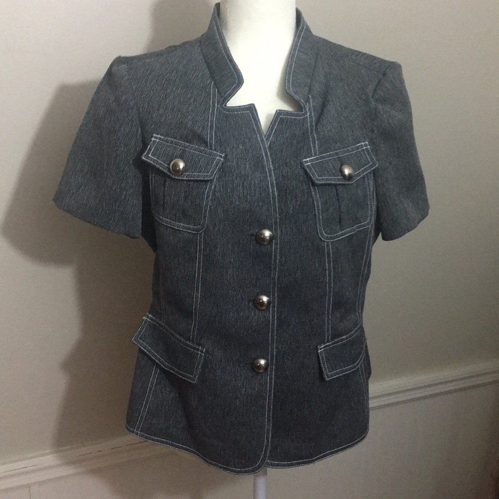 FINAL MARKDOWN Cute grey skirt suit.