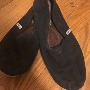 Black TOMS
