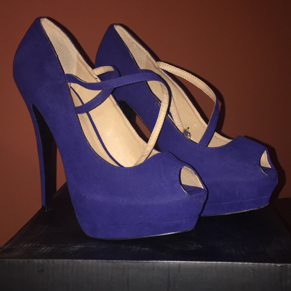 Periwinkle platform pumps