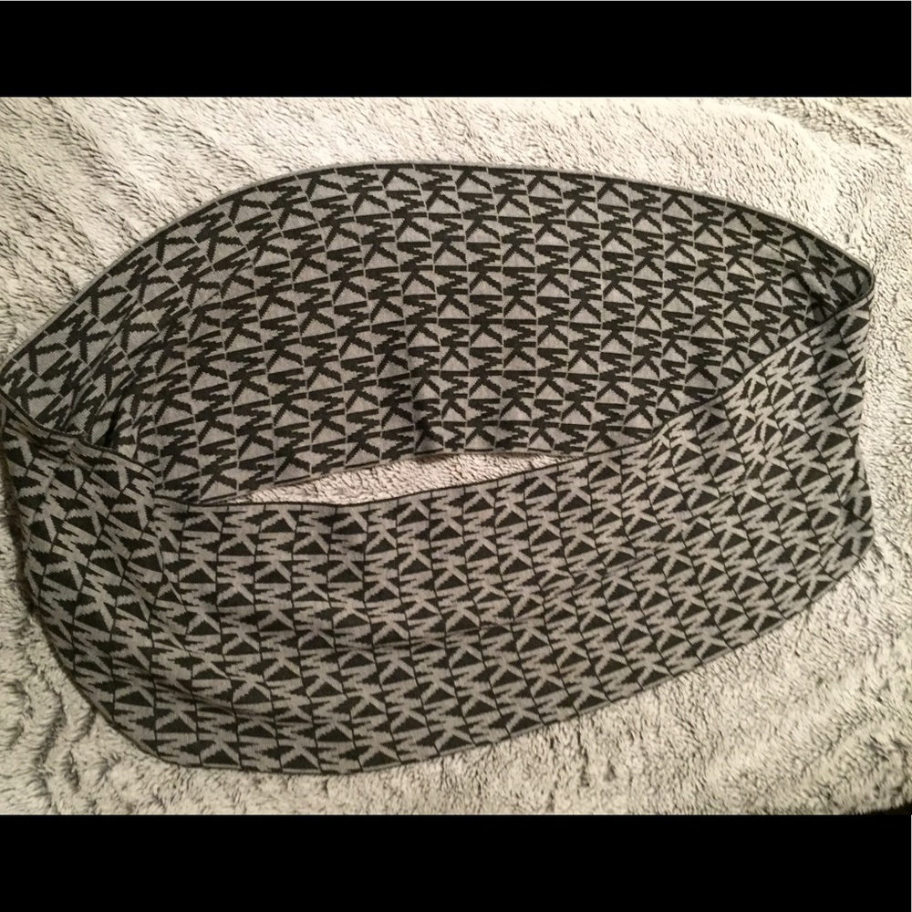 NWOT Authentic Michael Kors Infinity Scarf