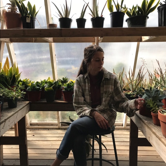 Meet your Posher, Monica - Picture 1 of 1