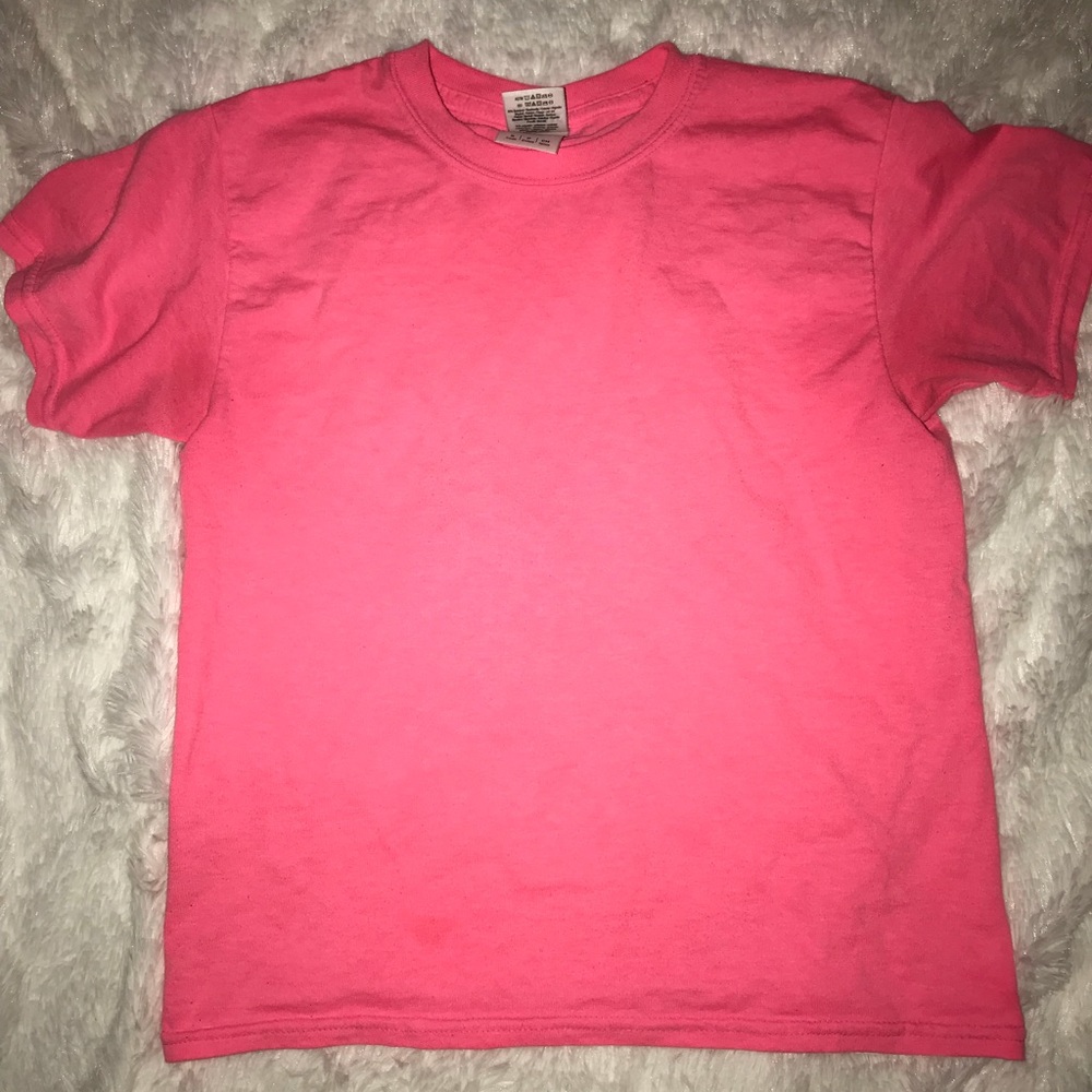 Pink Gildan shirt