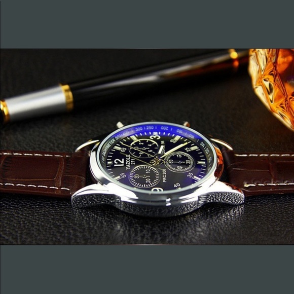 Men’s Faux Leather Blue Ray Glass Quartz Watch - Picture 2 of 4