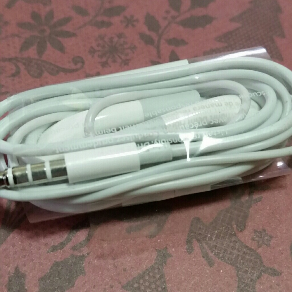 Samsung Brand New Never Opened Headphones aux jack