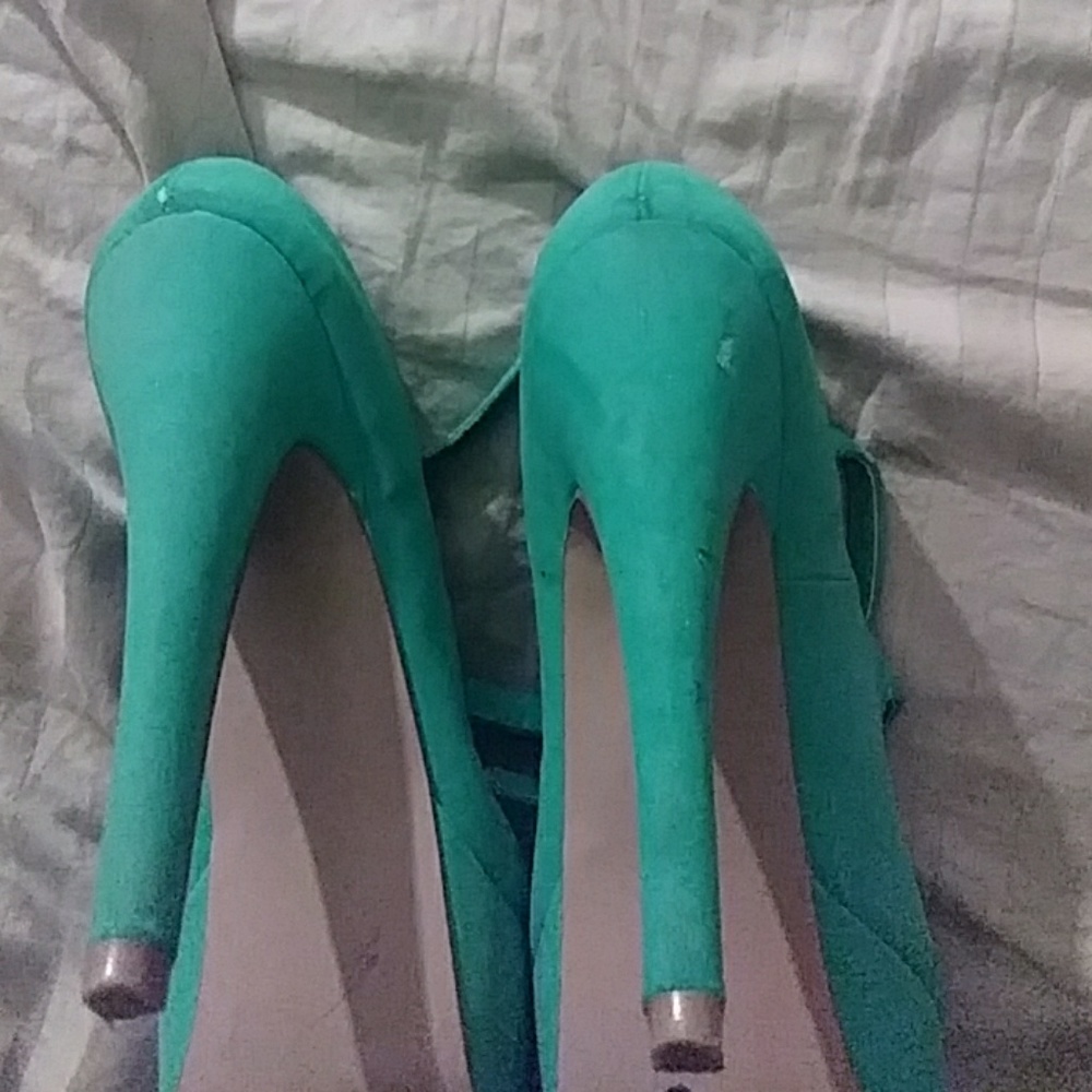 Heels - Picture 2 of 4