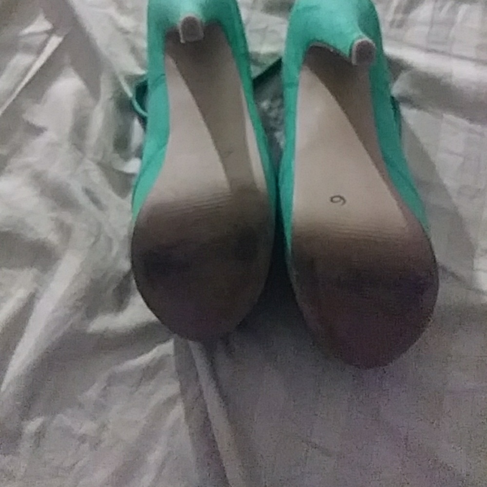 Heels - Picture 3 of 4