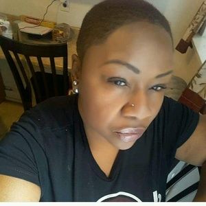 Meet your Posher, Roxanne