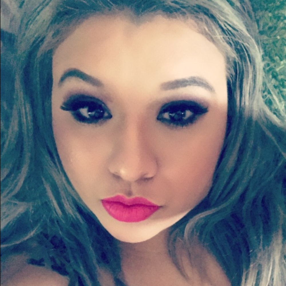 Meet your Posher, April