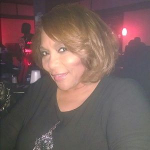 Meet your Posher, Lenora