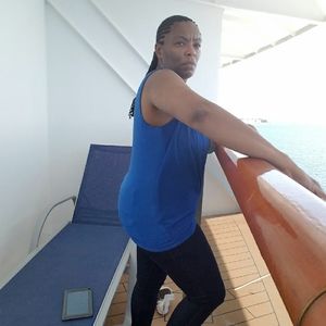 Meet your Posher, Dee dee