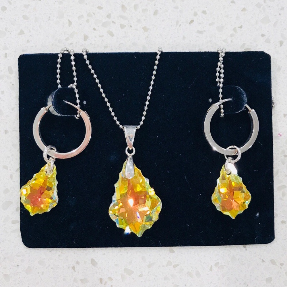 100% Swarovski crystal necklace and earring set