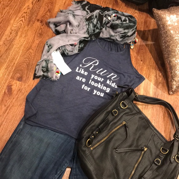 Tank tops - Picture 2 of 2