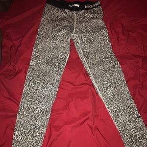 Nike pro workout leggings