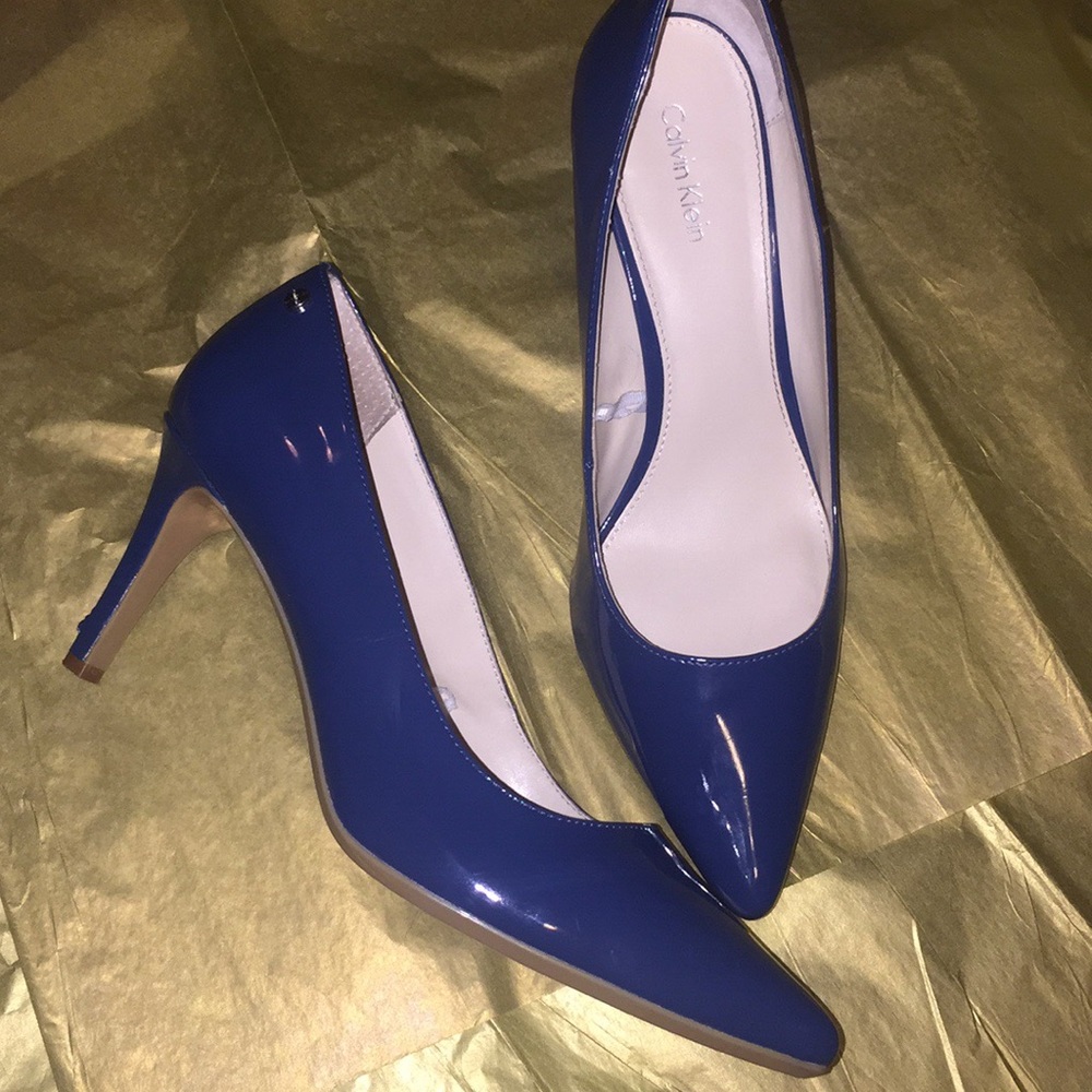 Blue patent pumps