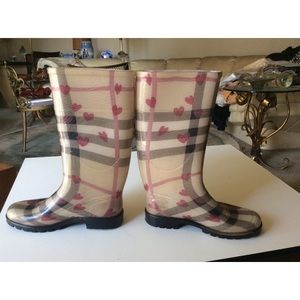 Burberry tall heart rainboots limited edition