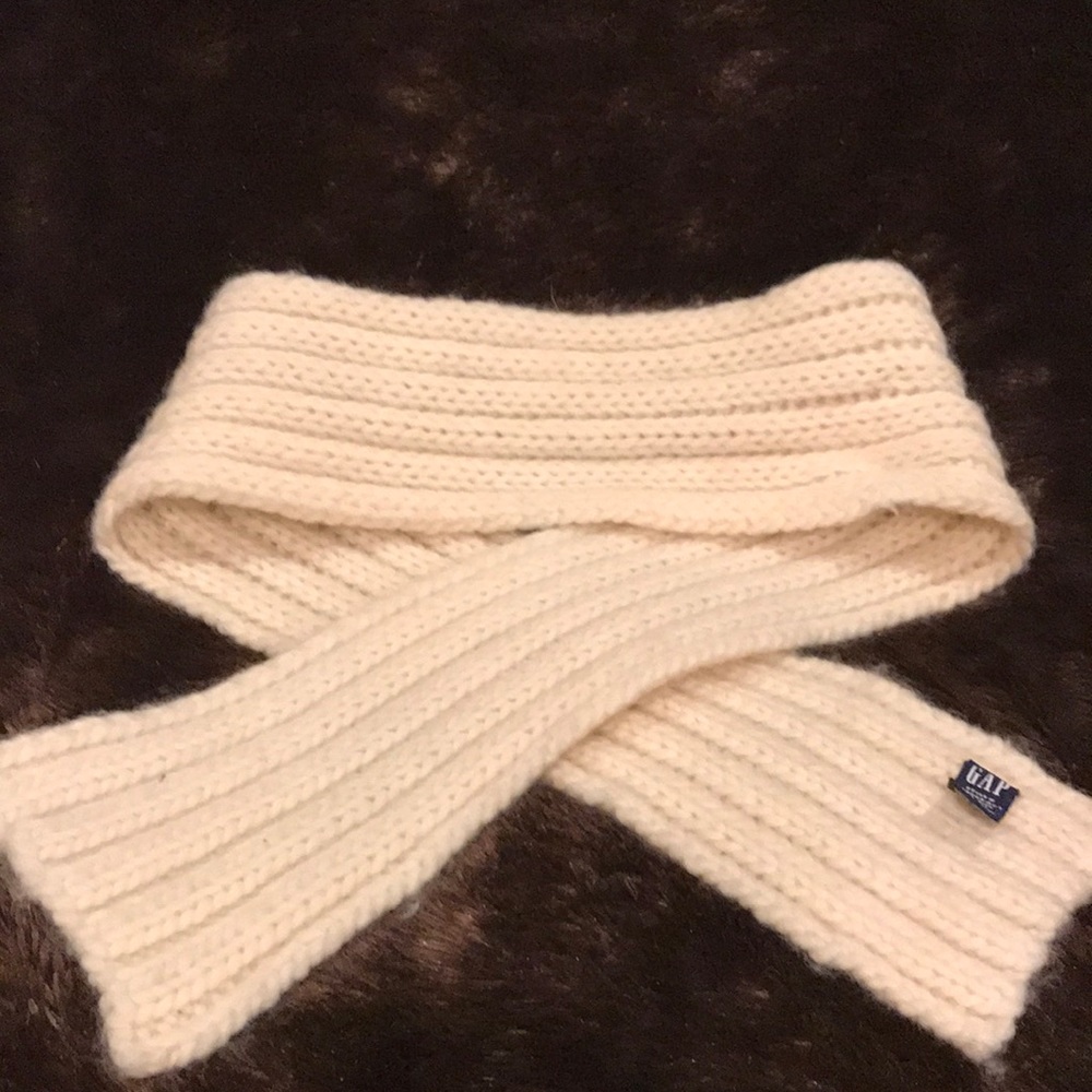 Gap scarf