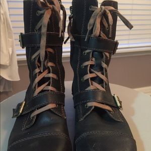 Combat boots