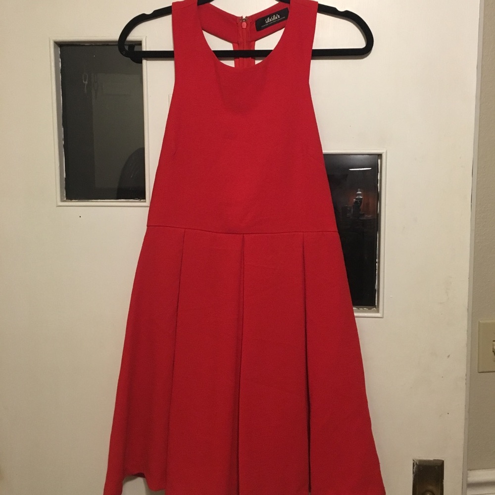 Red sleeveless dress