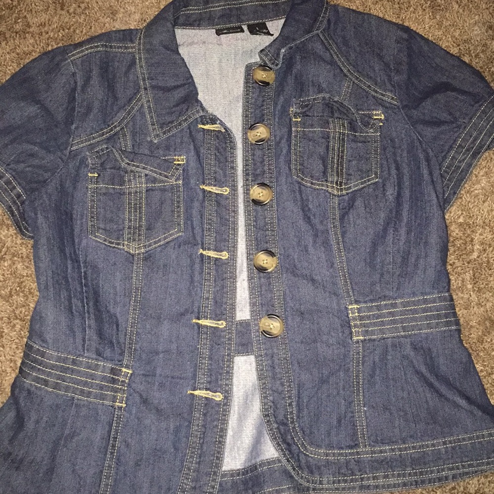 Size large short sleeved jean shirt