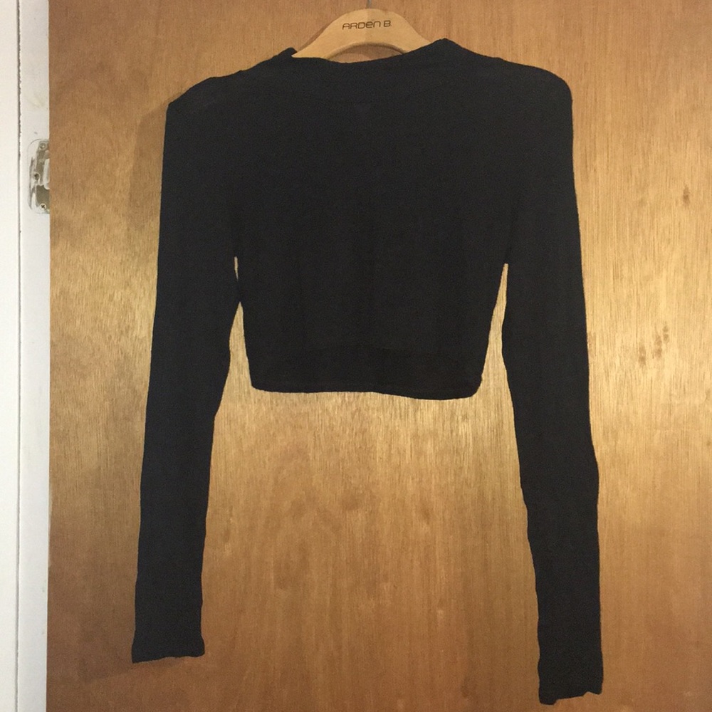 Long sleeve black crop top