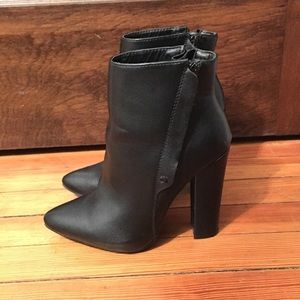 NWOB Leather Pointed Toe Booties