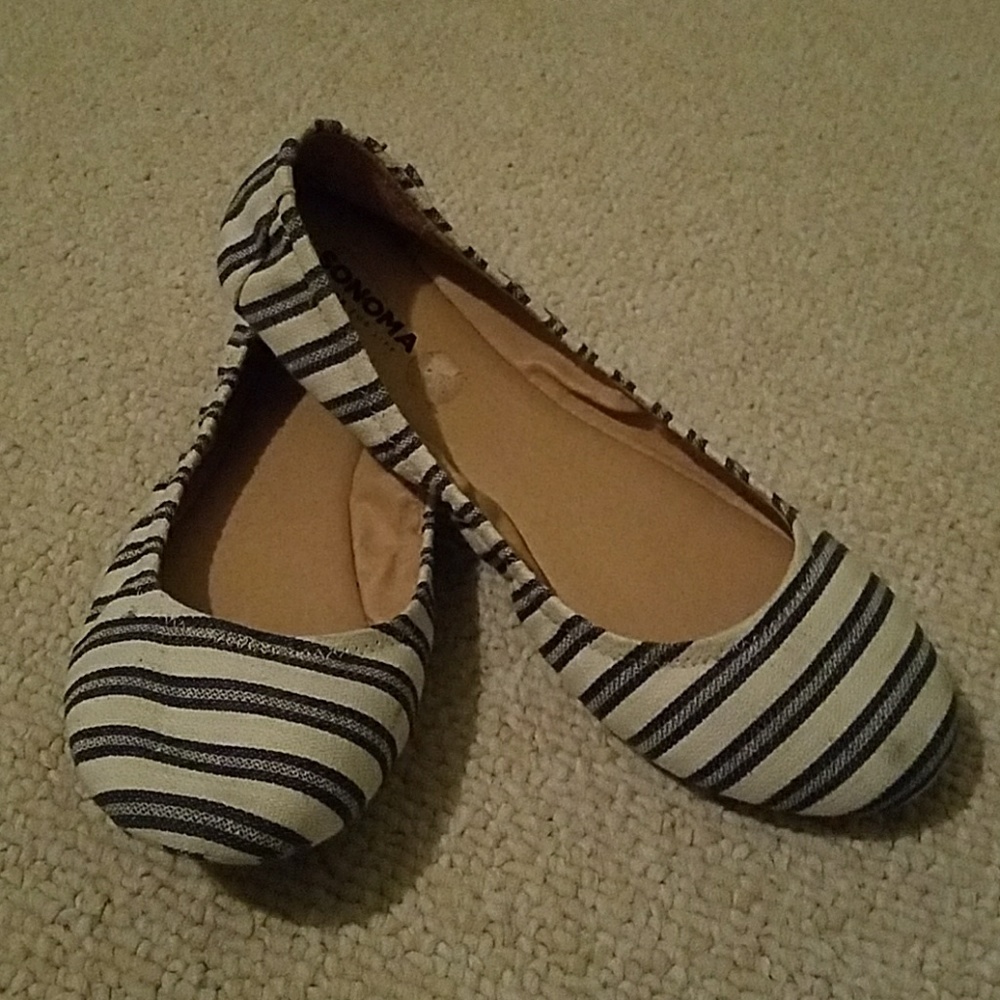 Flat shoes