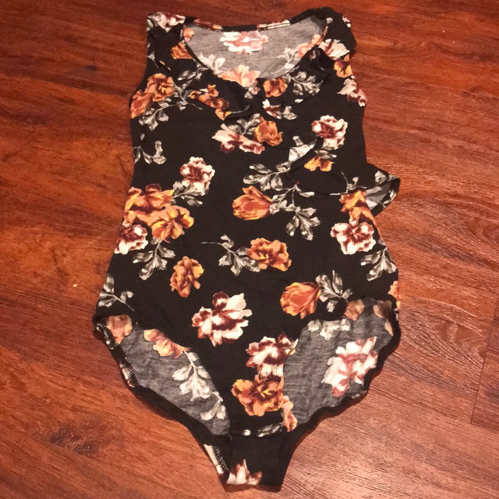Xhilaration Ruffle Floral Print Crop Top