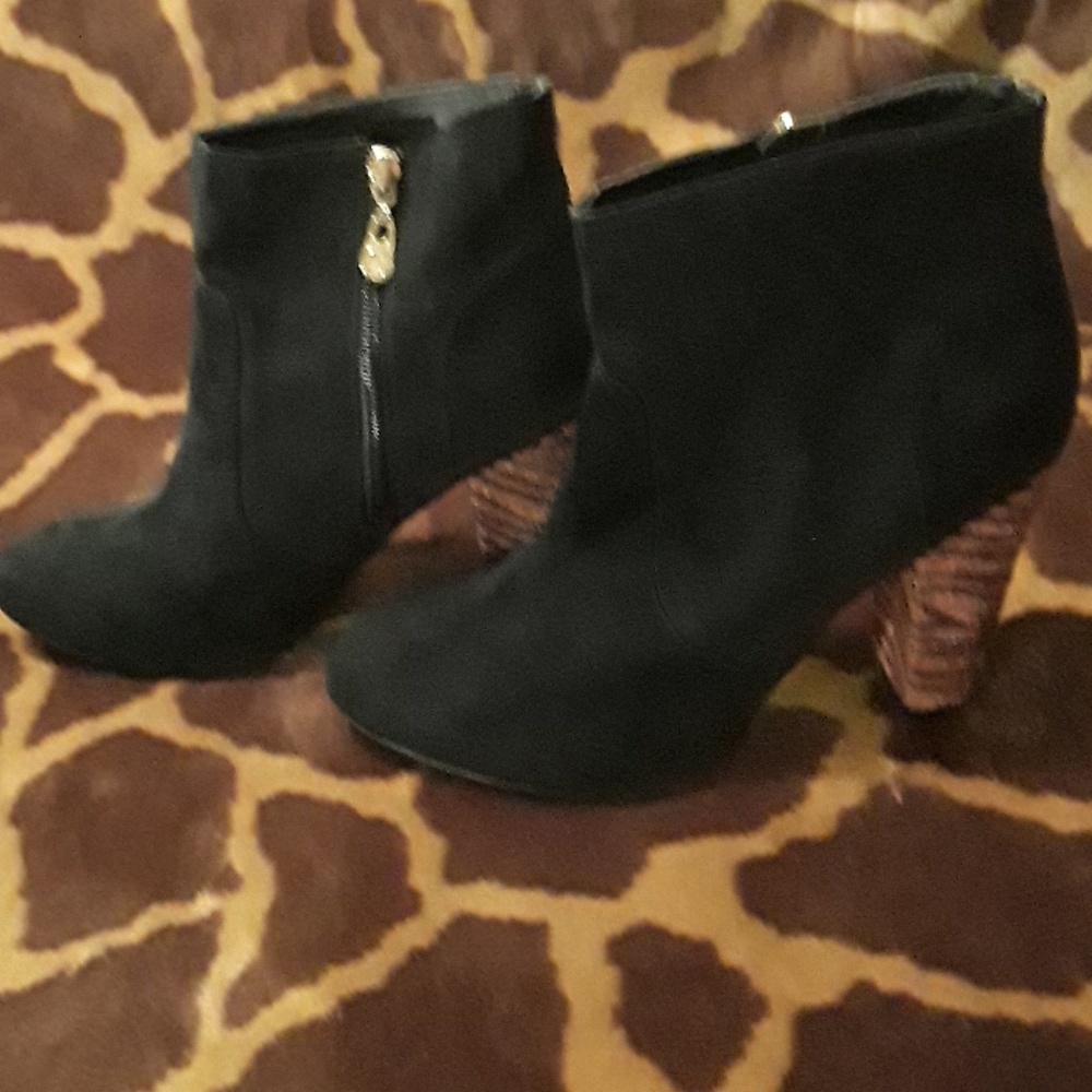 Guess faux suede booties