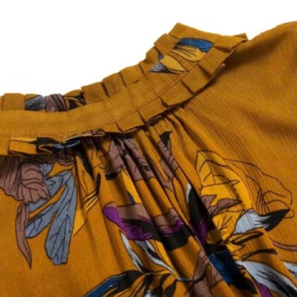 ⭐️A-Lined Ruffled Dress 🌟 - Picture 3 of 8