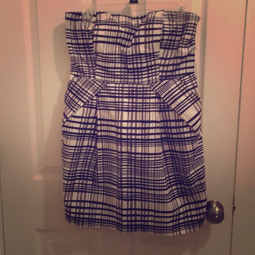 Forever 21 Black and White Strapless Dress EUC